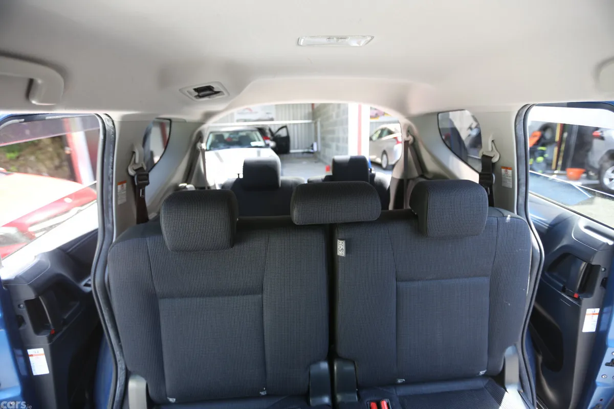 Toyota Sienta MPV, Petrol Hybrid, 2017, Blue