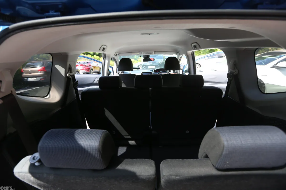 Toyota Sienta MPV, Petrol Hybrid, 2017, Blue