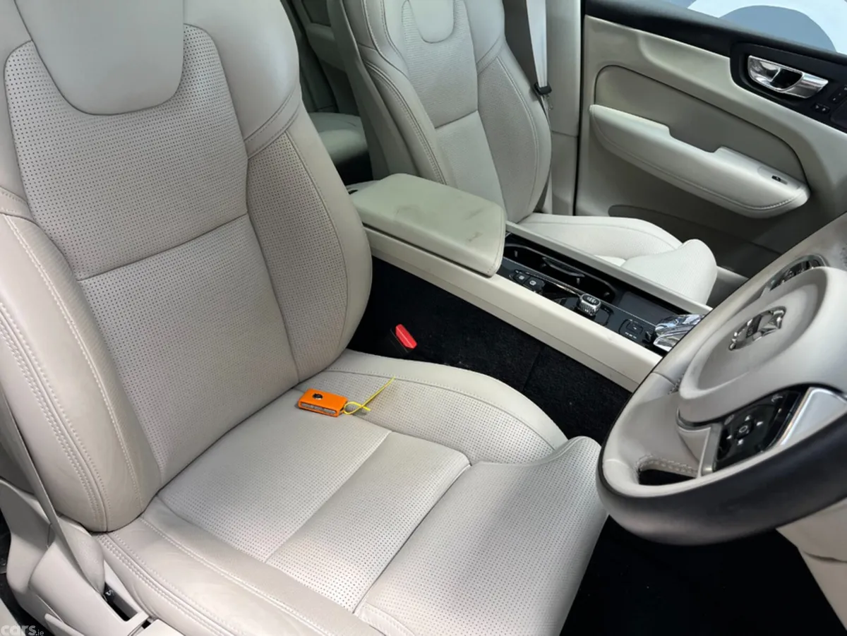 Volvo XC60 SUV, Petrol Plug-in Hybrid, 2025, Blue