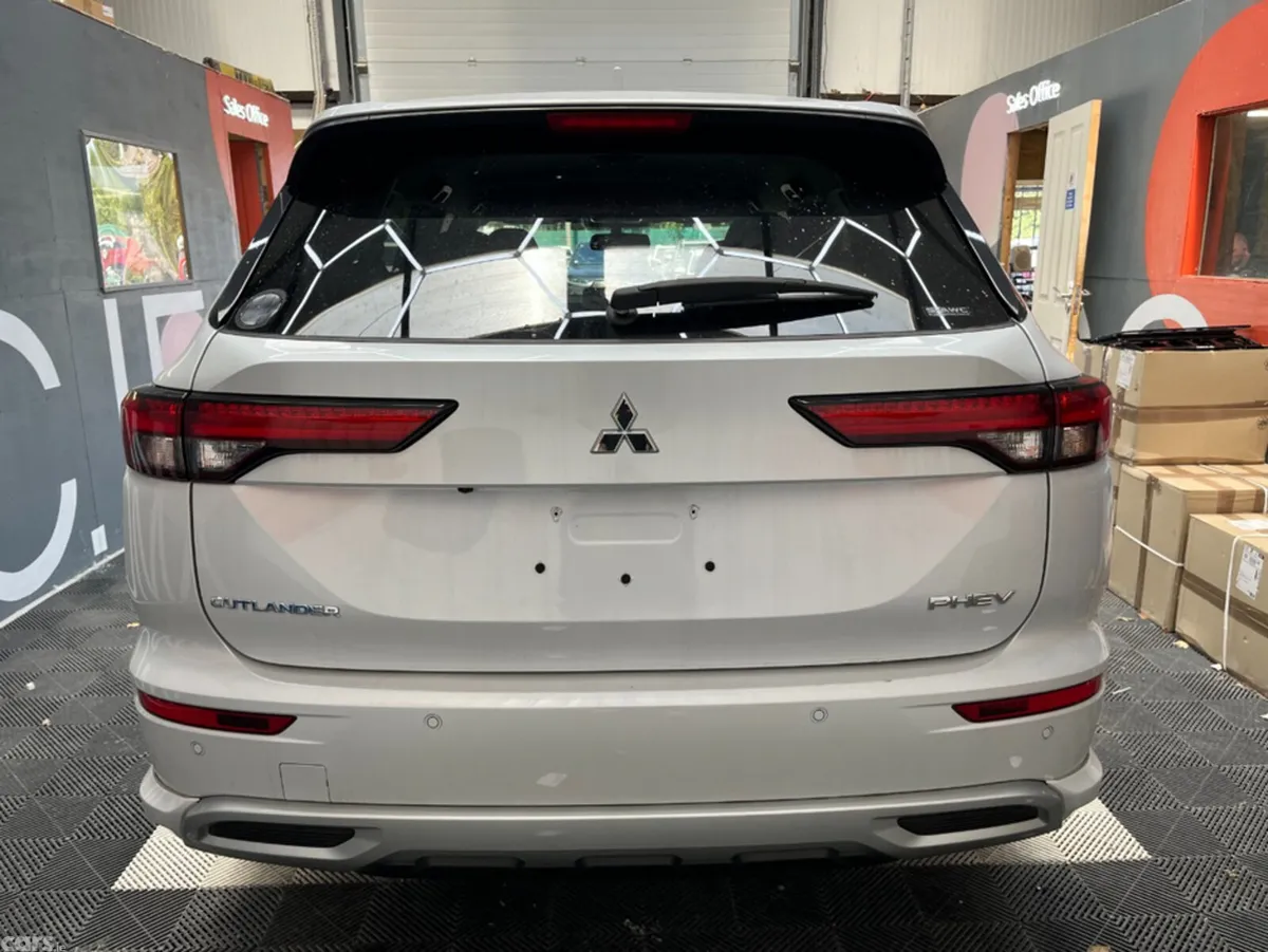 Mitsubishi Outlander SUV, Petrol, 2024, White