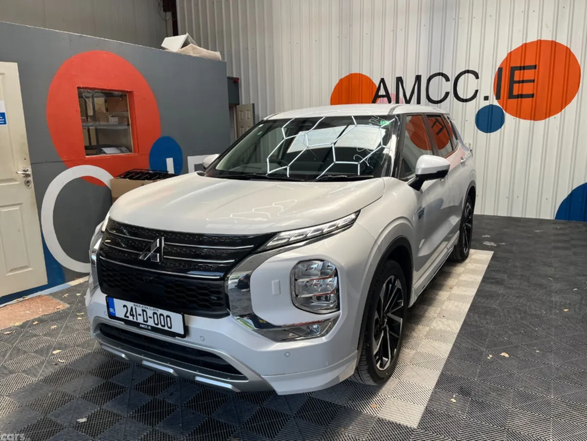 Mitsubishi Outlander SUV, Petrol, 2024, White