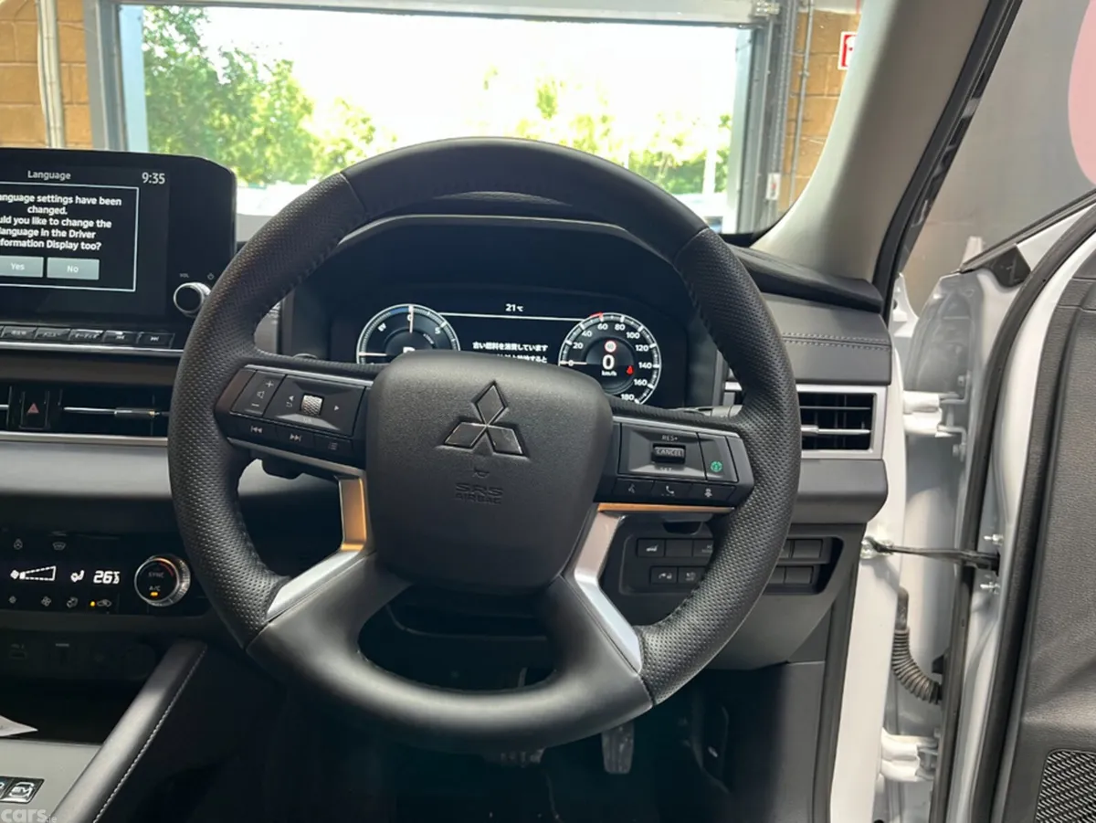 Mitsubishi Outlander SUV, Petrol, 2024, White