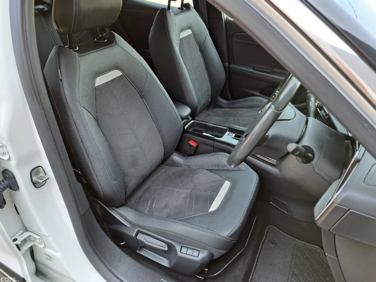 Opel Mokka Hatchback, Electric, 2023, White
