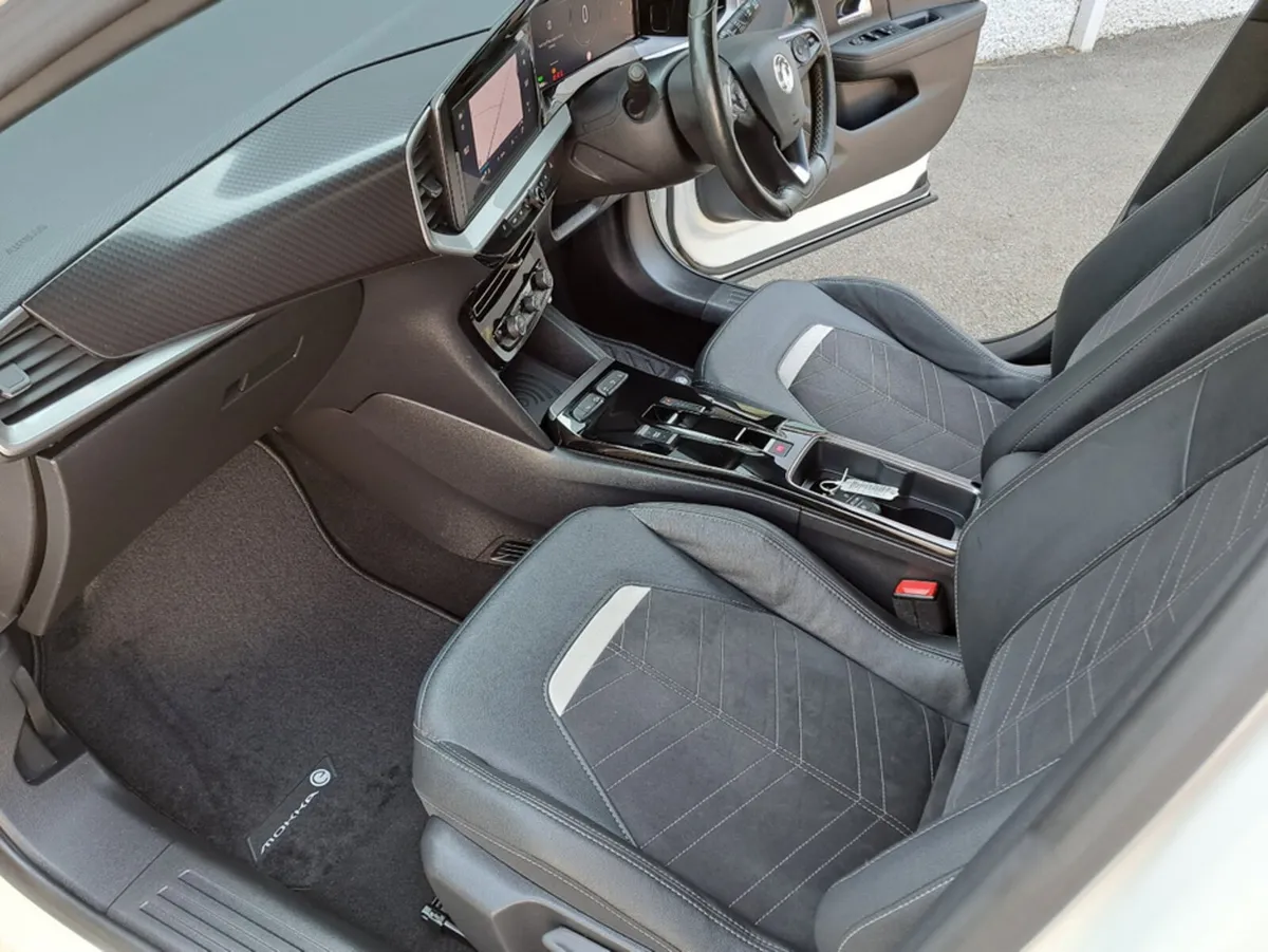 Opel Mokka Hatchback, Electric, 2023, White