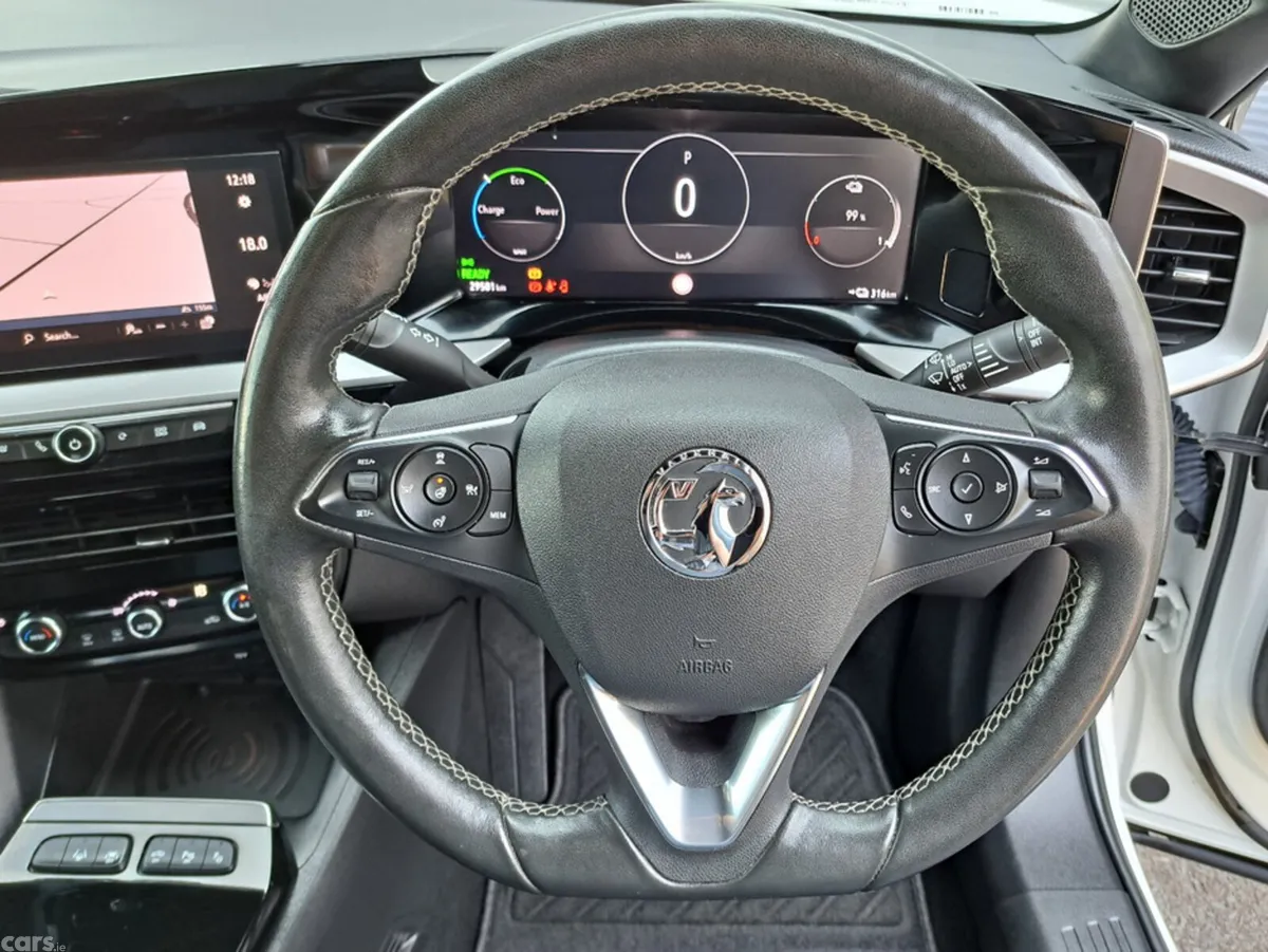 Opel Mokka Hatchback, Electric, 2023, White