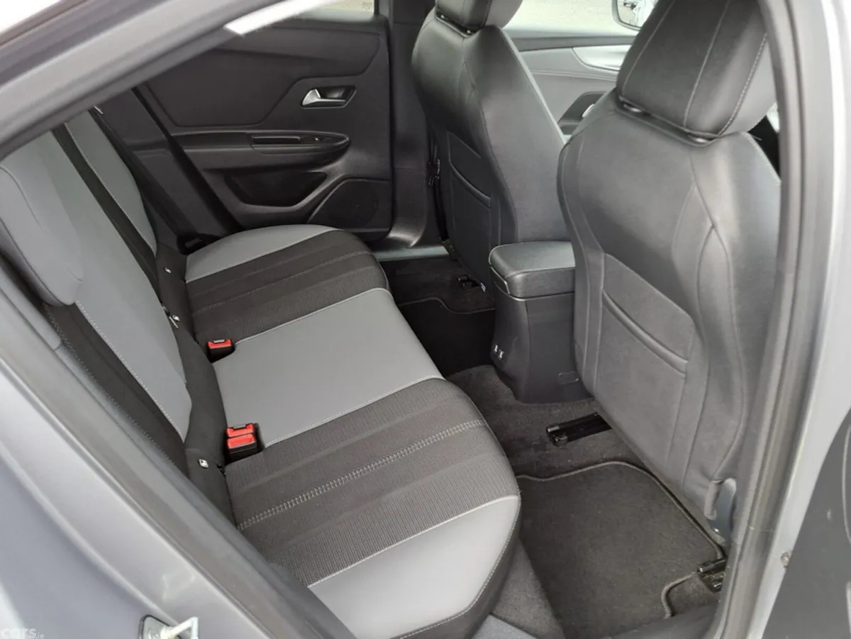 Opel Mokka SUV, Petrol, 2024, Grey