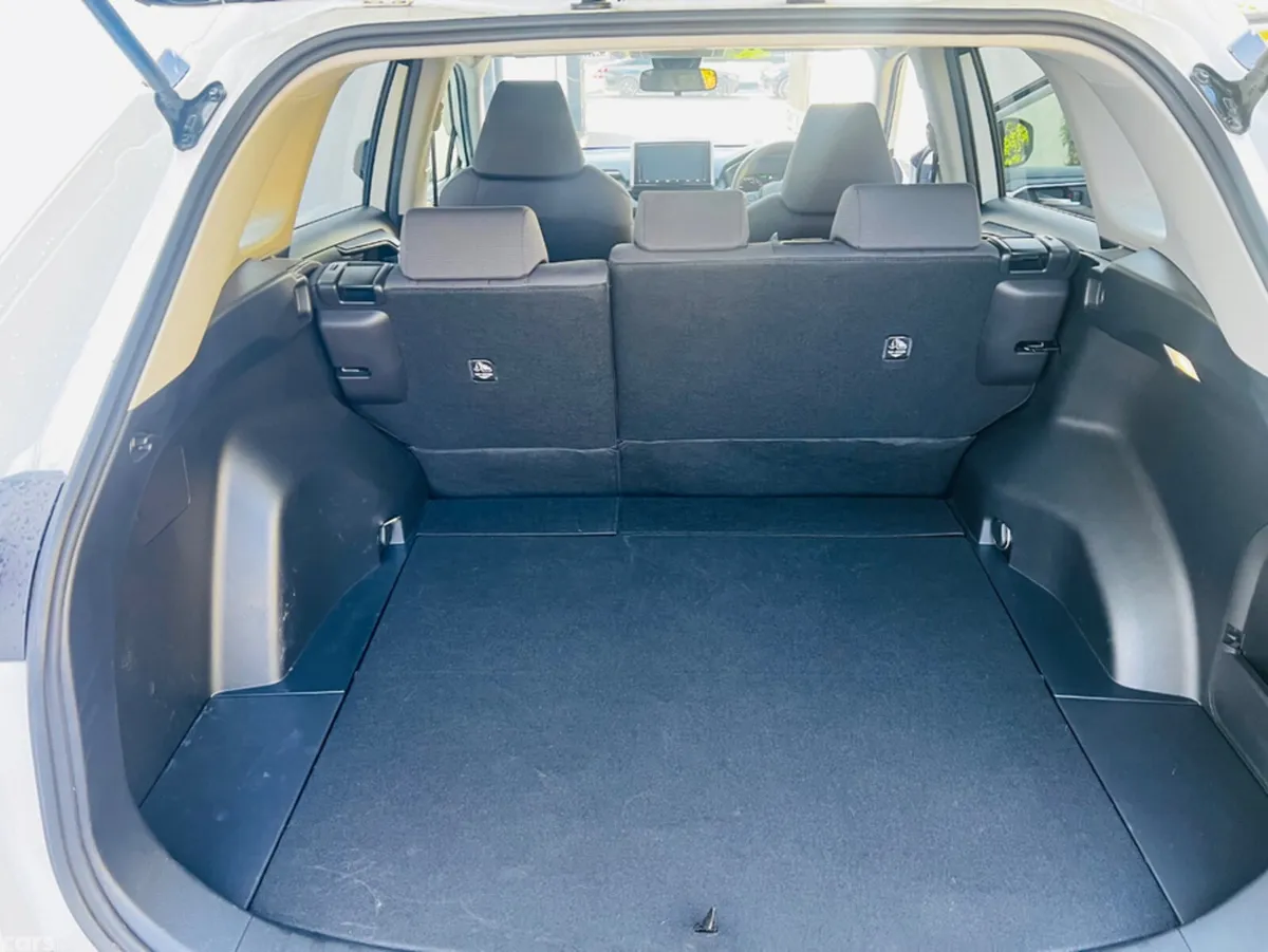 Toyota RAV4 SUV, Petrol Hybrid, 2022, White