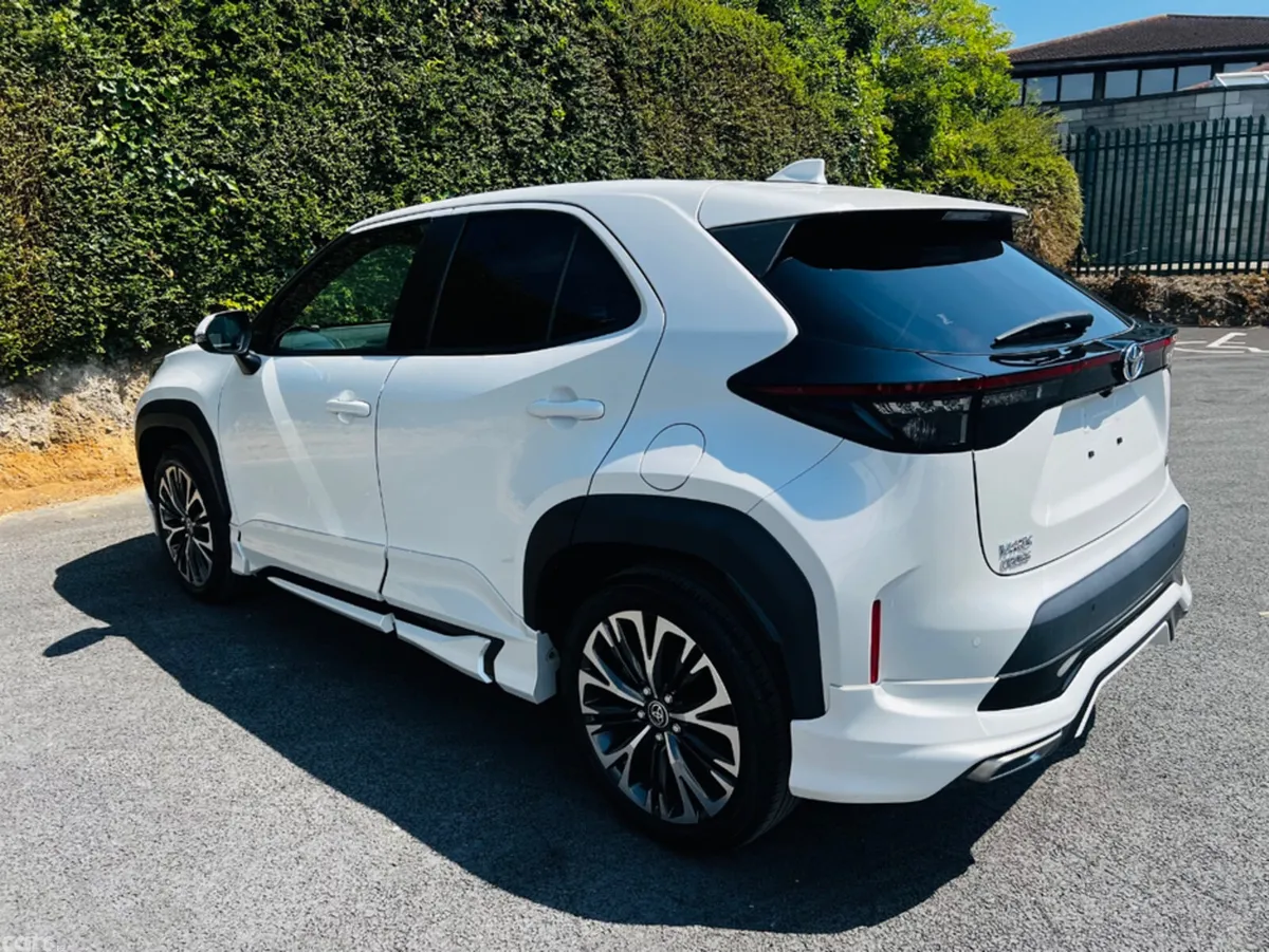 Toyota Yaris Cross SUV, Petrol Hybrid, 2023, White
