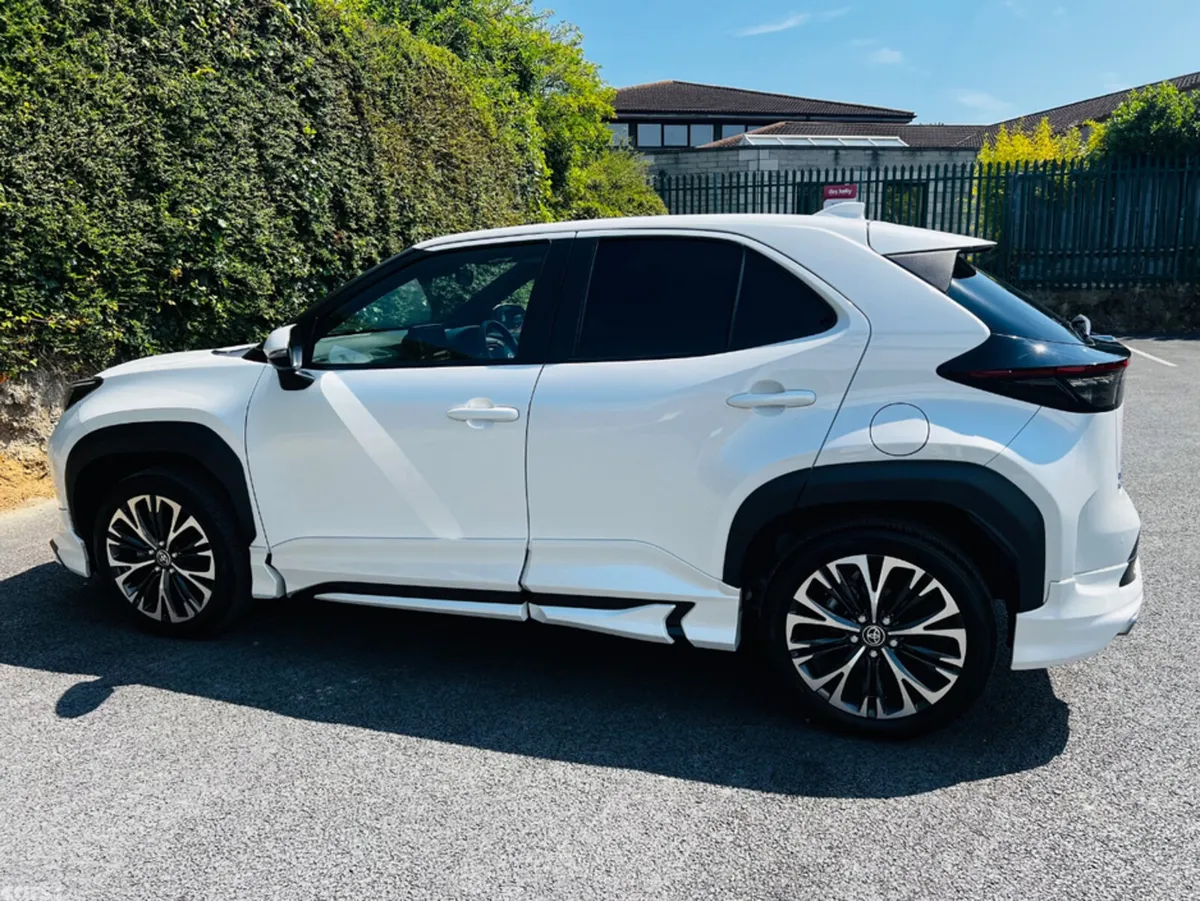 Toyota Yaris Cross SUV, Petrol Hybrid, 2023, White