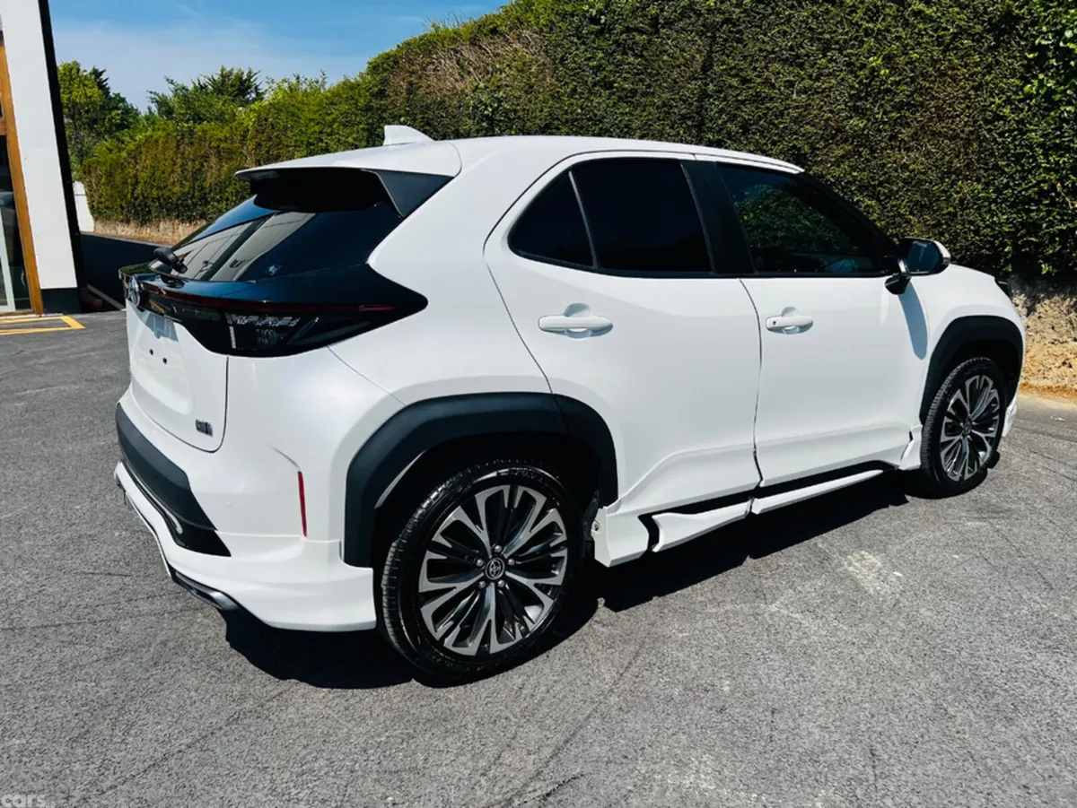 Toyota Yaris Cross SUV, Petrol Hybrid, 2023, White