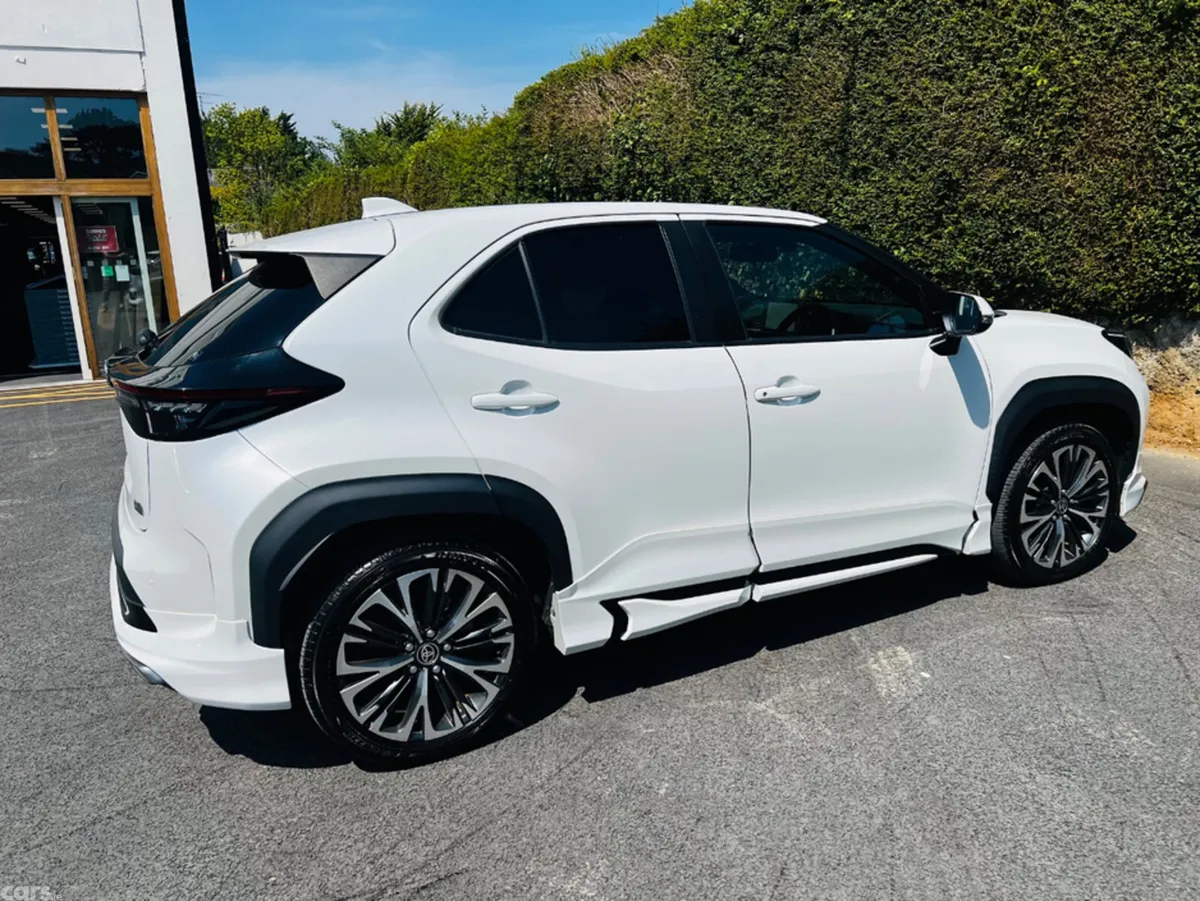 Toyota Yaris Cross SUV, Petrol Hybrid, 2023, White
