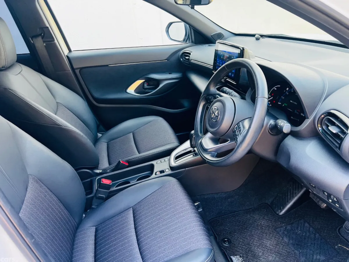 Toyota Yaris Cross SUV, Petrol Hybrid, 2023, White