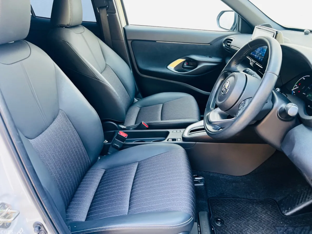 Toyota Yaris Cross SUV, Petrol Hybrid, 2023, White