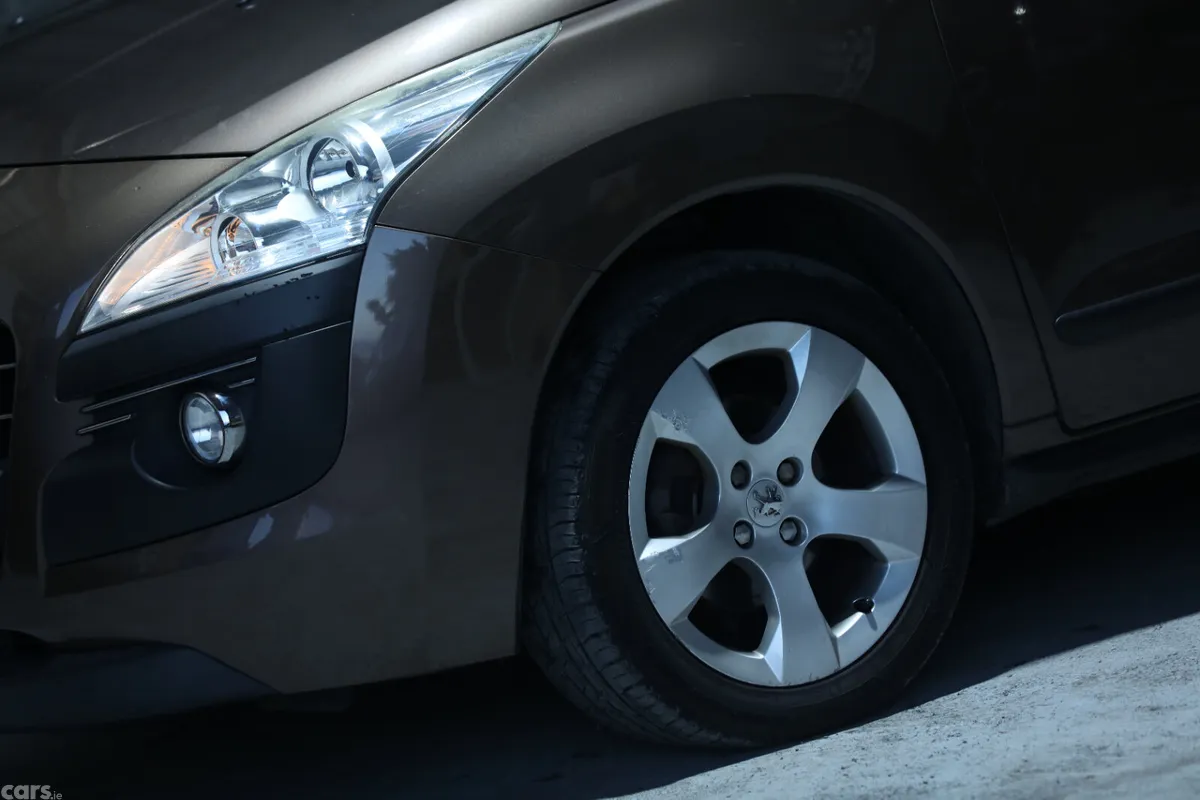 Peugeot 3008 MPV, Diesel, 2013, Brown