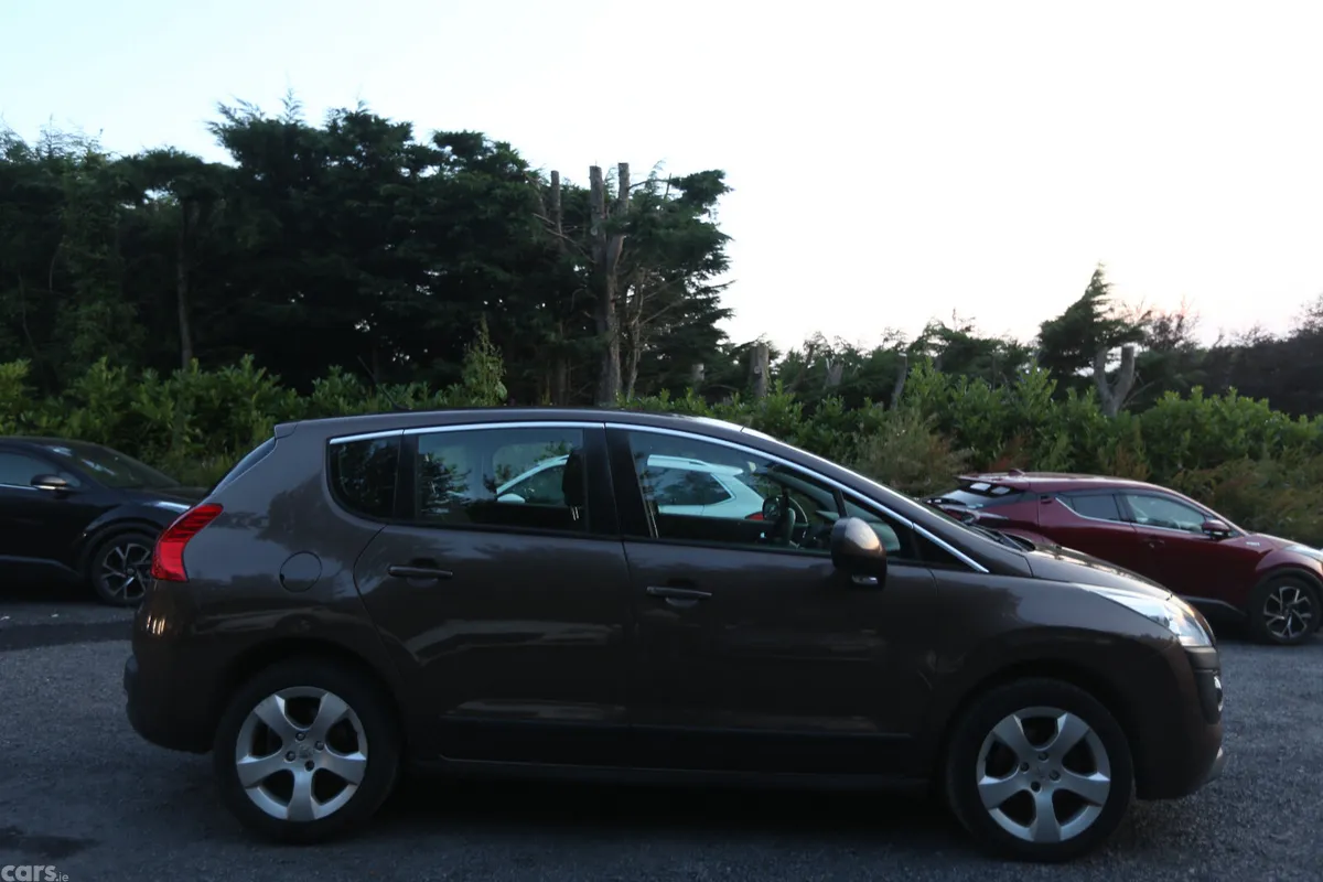 Peugeot 3008 MPV, Diesel, 2013, Brown