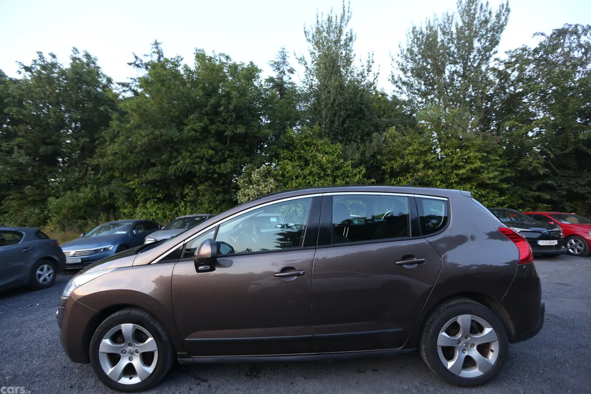 Peugeot 3008 MPV, Diesel, 2013, Brown