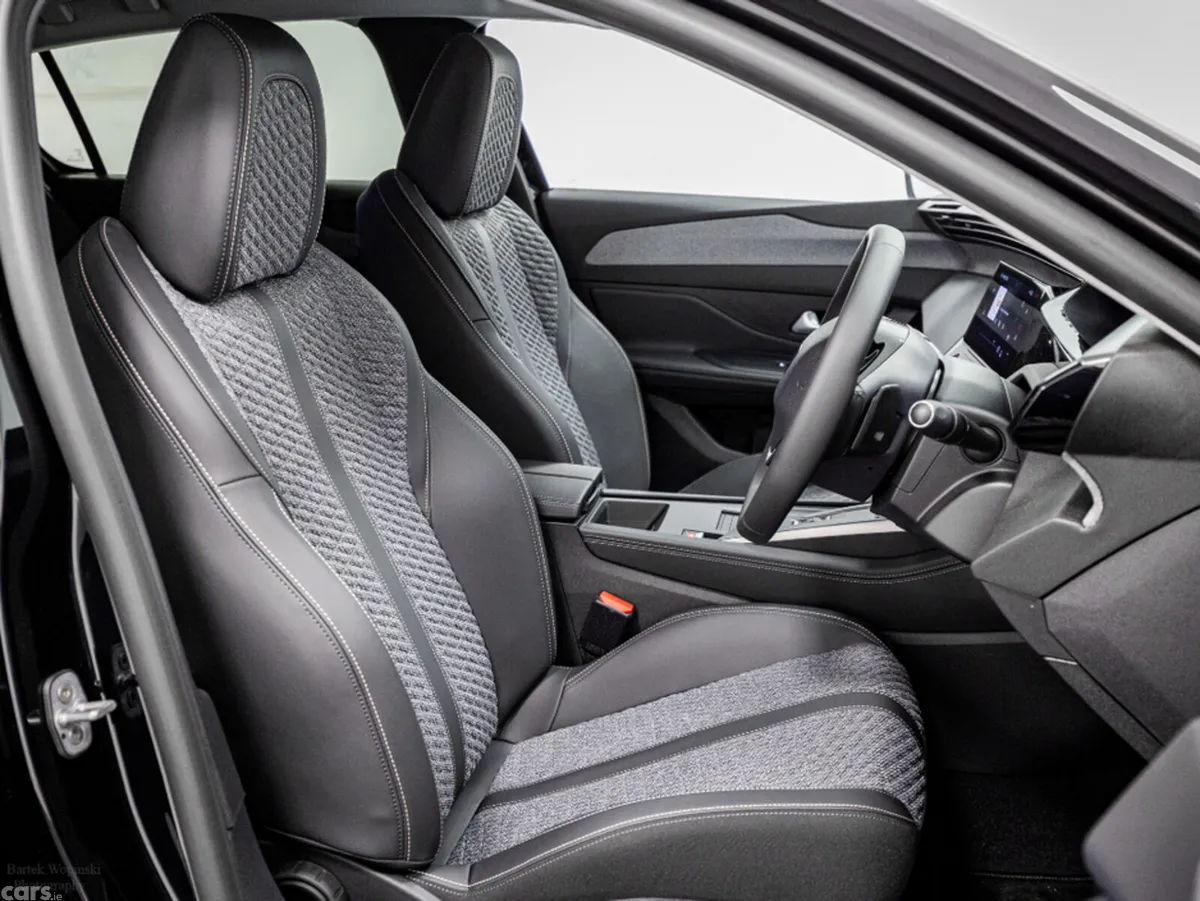 Peugeot 308 Hatchback, Diesel, 2026, Black