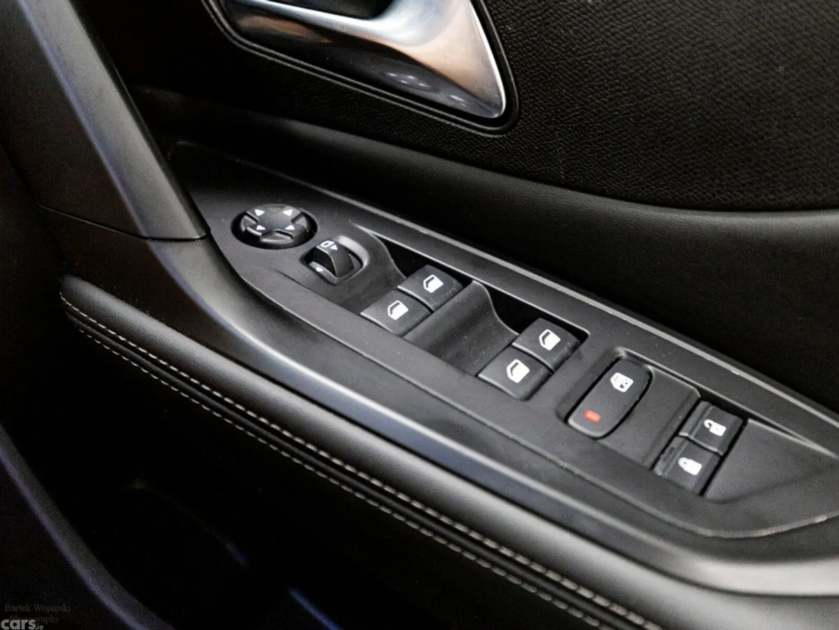 Peugeot 308 Estate, Petrol Plug-in Hybrid, 2024, Black