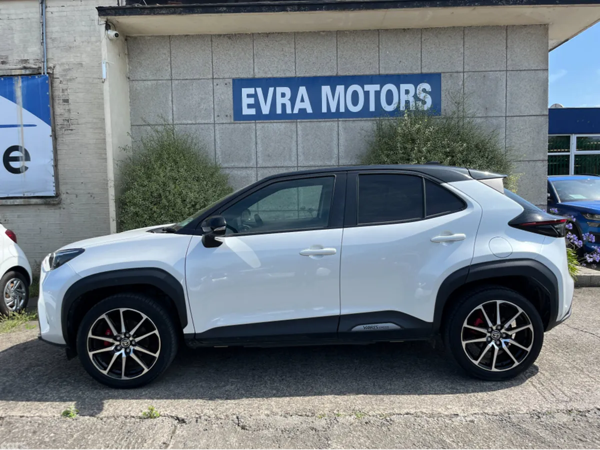 Toyota Yaris Cross SUV, Petrol Hybrid, 2023, White