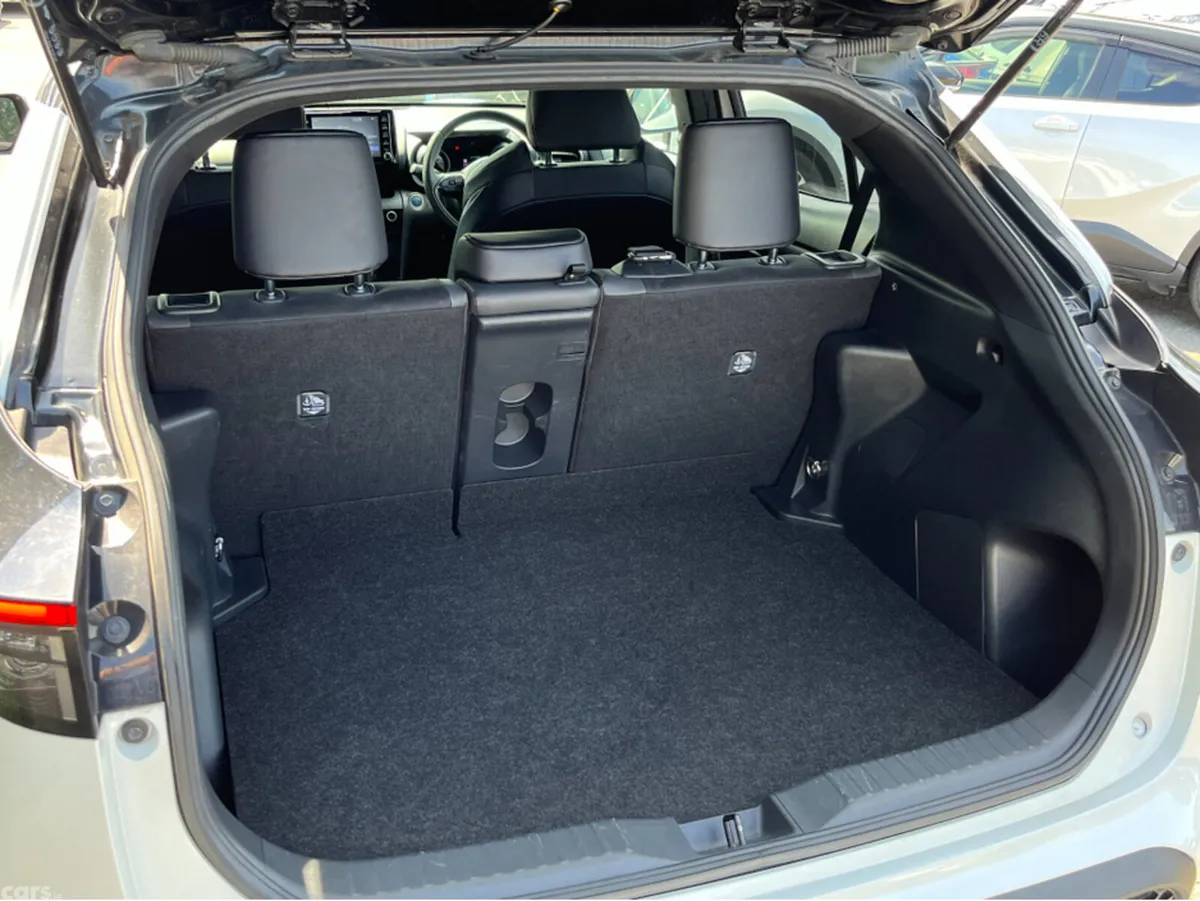 Toyota Yaris Cross SUV, Petrol Hybrid, 2023, White