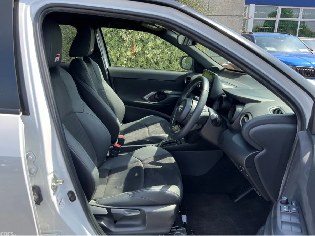 Toyota Yaris Cross SUV, Petrol Hybrid, 2023, White