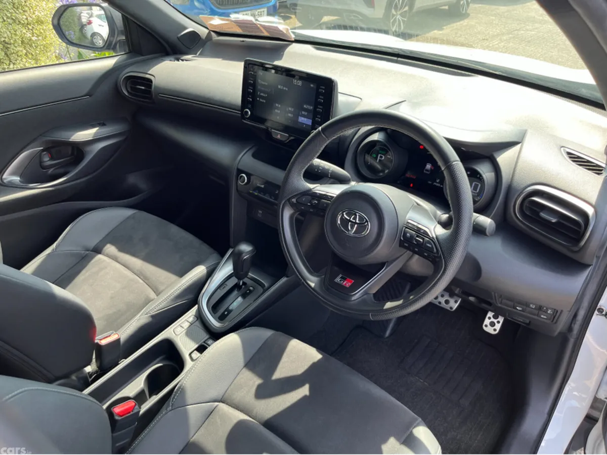 Toyota Yaris Cross SUV, Petrol Hybrid, 2023, White