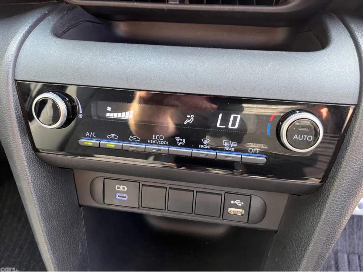 Toyota Yaris Cross SUV, Petrol Hybrid, 2023, White