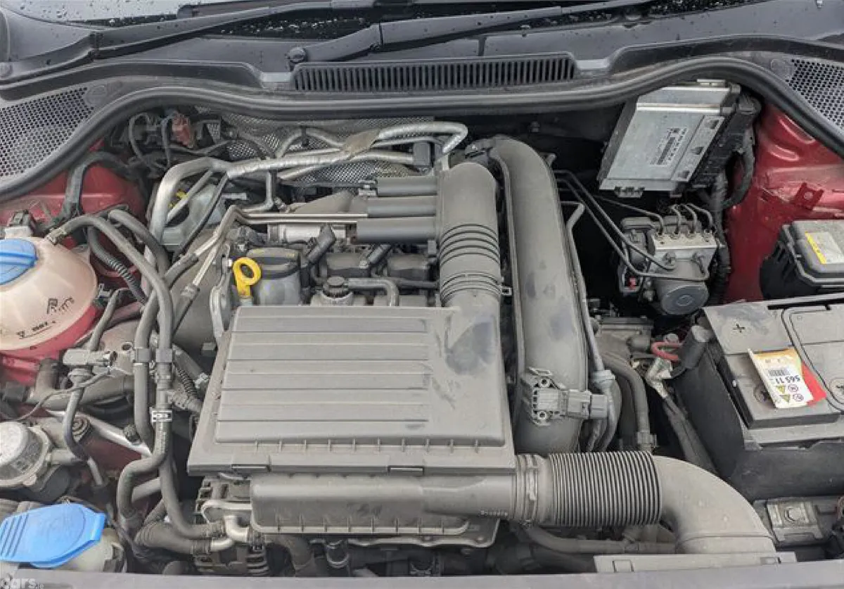 Volkswagen Polo Hatchback, Petrol, 2014, Red