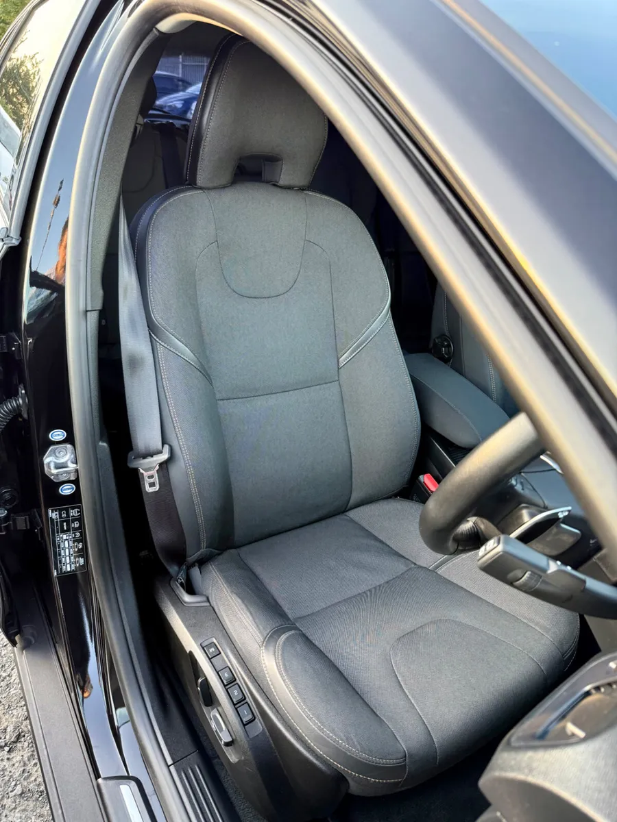 Volvo V40 Hatchback, Diesel, 2016, Black