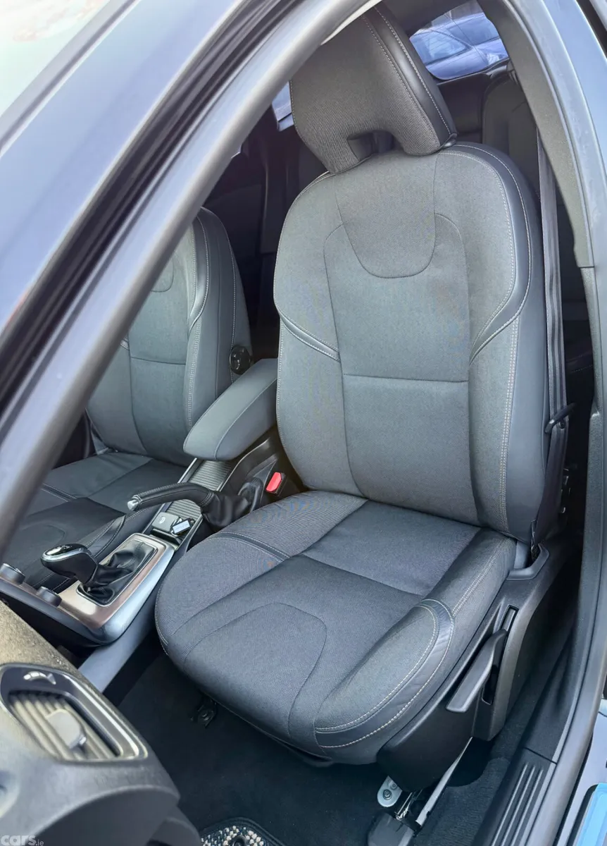 Volvo V40 Hatchback, Diesel, 2016, Black