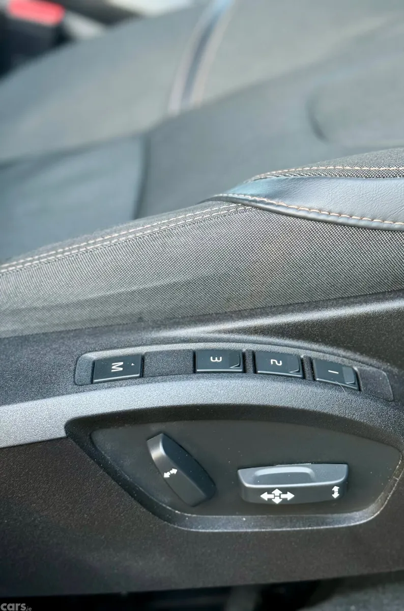 Volvo V40 Hatchback, Diesel, 2016, Black