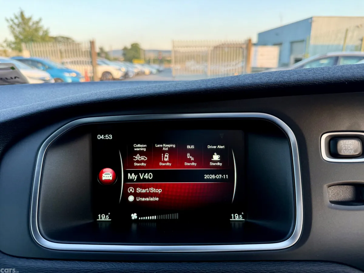 Volvo V40 Hatchback, Diesel, 2016, Black