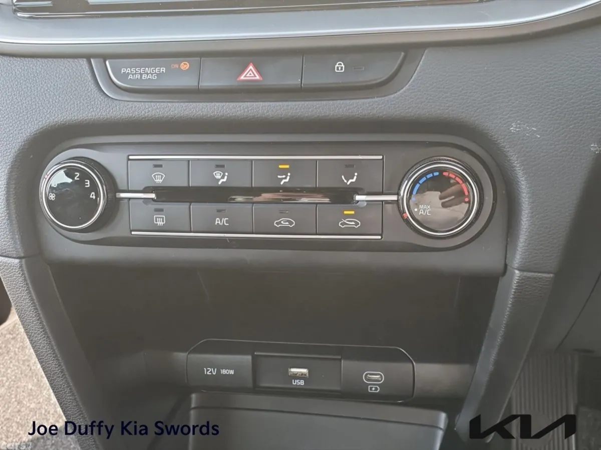 Kia Ceed Hatchback, Diesel Hybrid, 2023, White