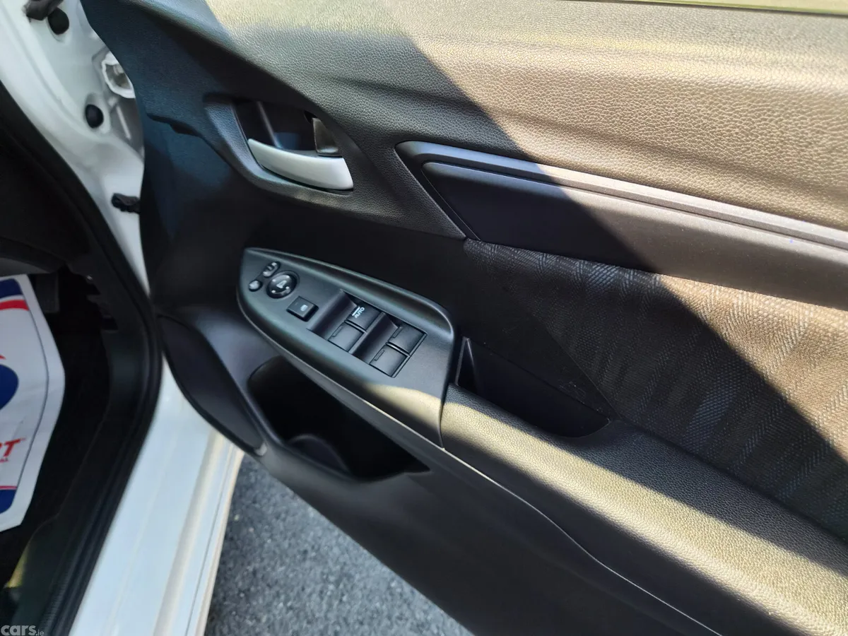 Honda Shuttle Estate, Petrol Hybrid, 2020, White