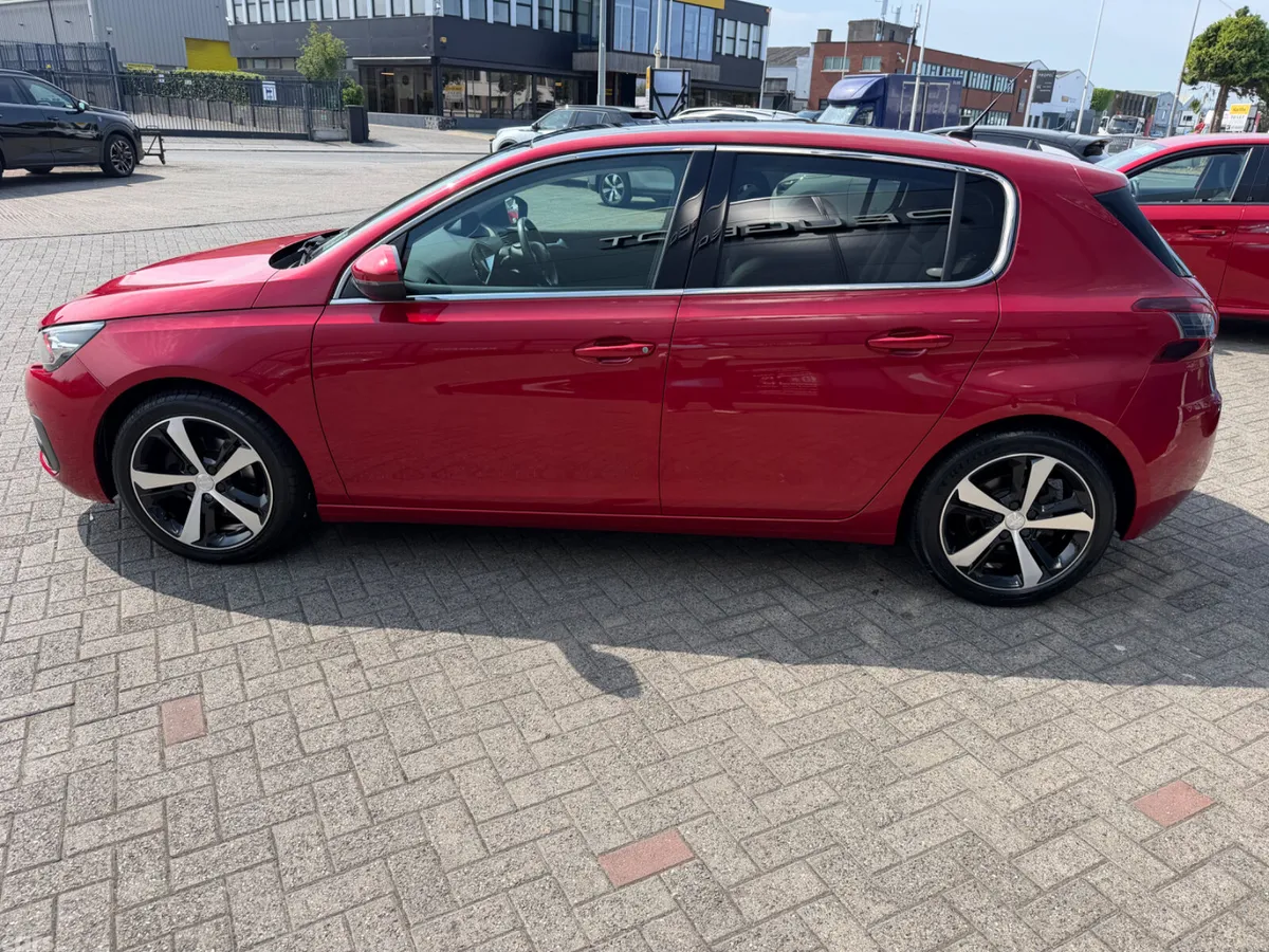 Peugeot 308 Hatchback, Petrol, 2020, Red