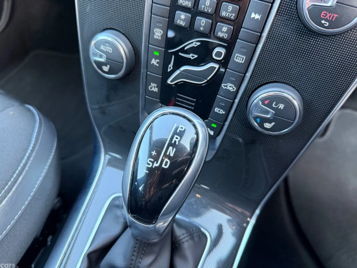 Volvo V40 Hatchback, Diesel, 2018, Red