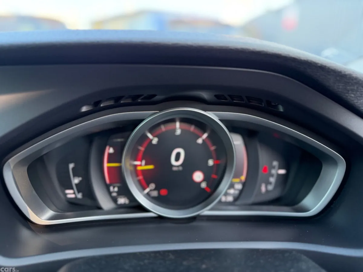 Volvo V40 Hatchback, Diesel, 2018, Red