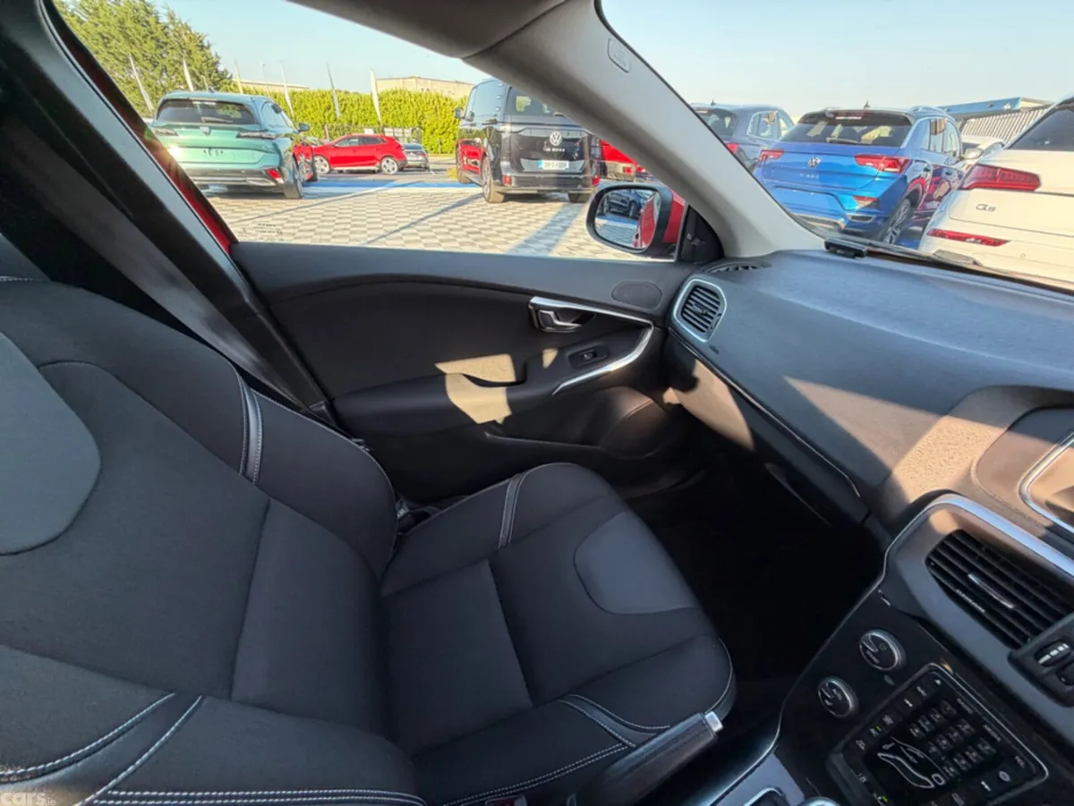 Volvo V40 Hatchback, Diesel, 2018, Red