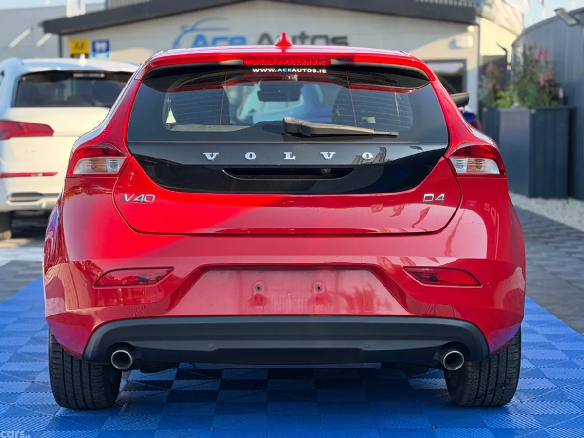 Volvo V40 Hatchback, Diesel, 2018, Red