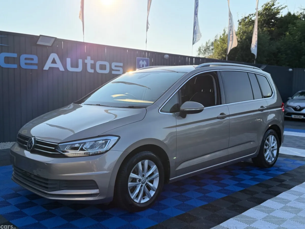 Volkswagen Touran MPV, Diesel, 2019, Beige