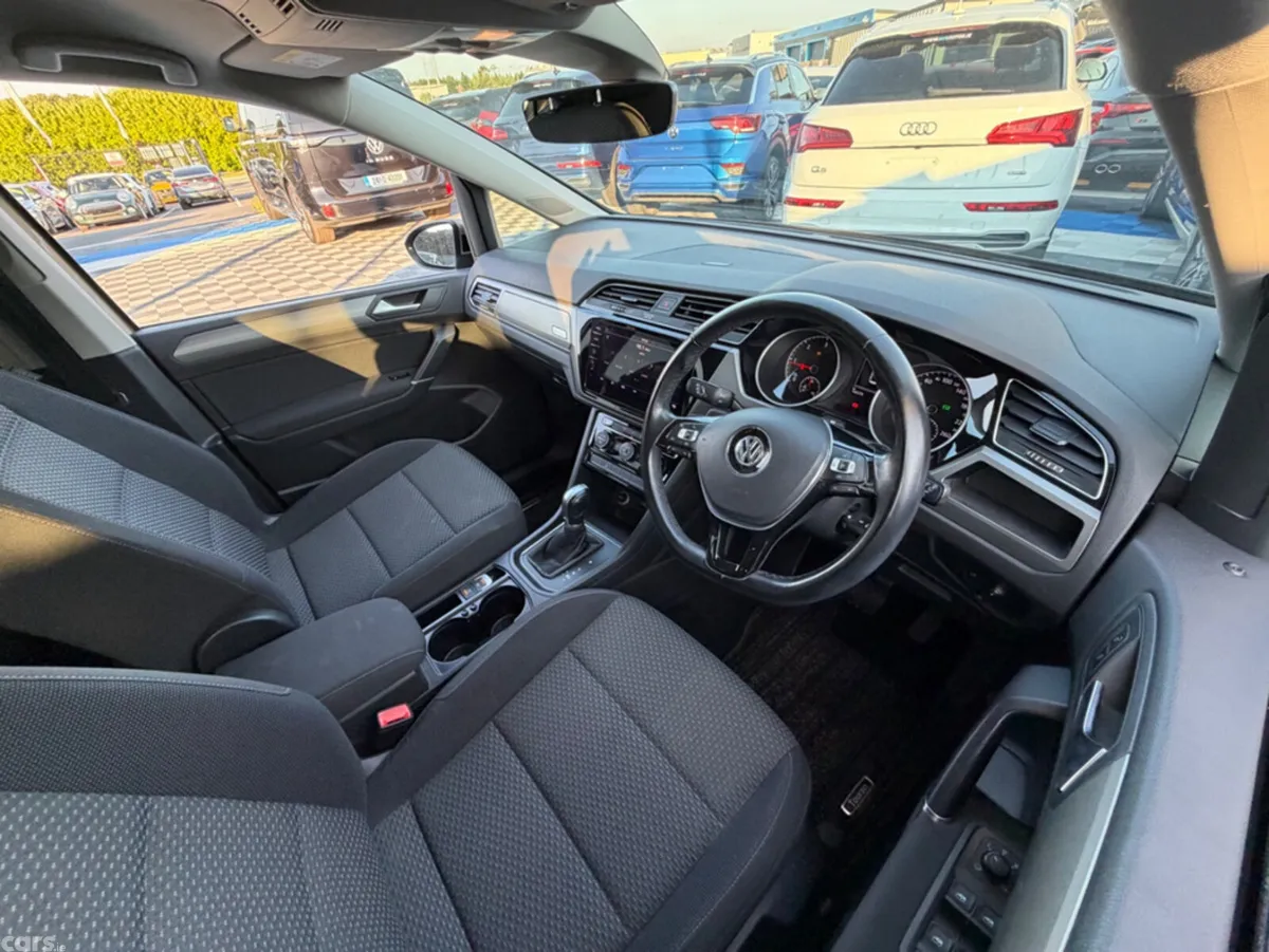 Volkswagen Touran MPV, Diesel, 2019, Beige