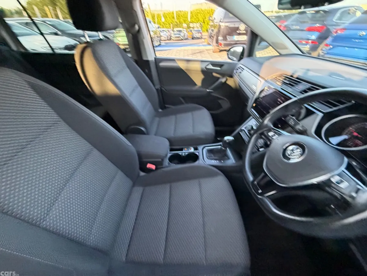 Volkswagen Touran MPV, Diesel, 2019, Beige
