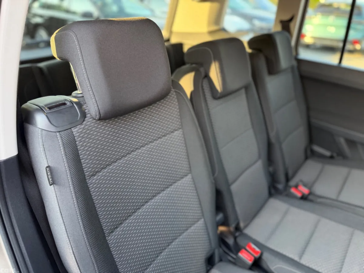 Volkswagen Touran MPV, Diesel, 2019, Beige