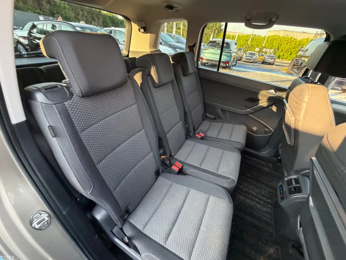 Volkswagen Touran MPV, Diesel, 2019, Beige