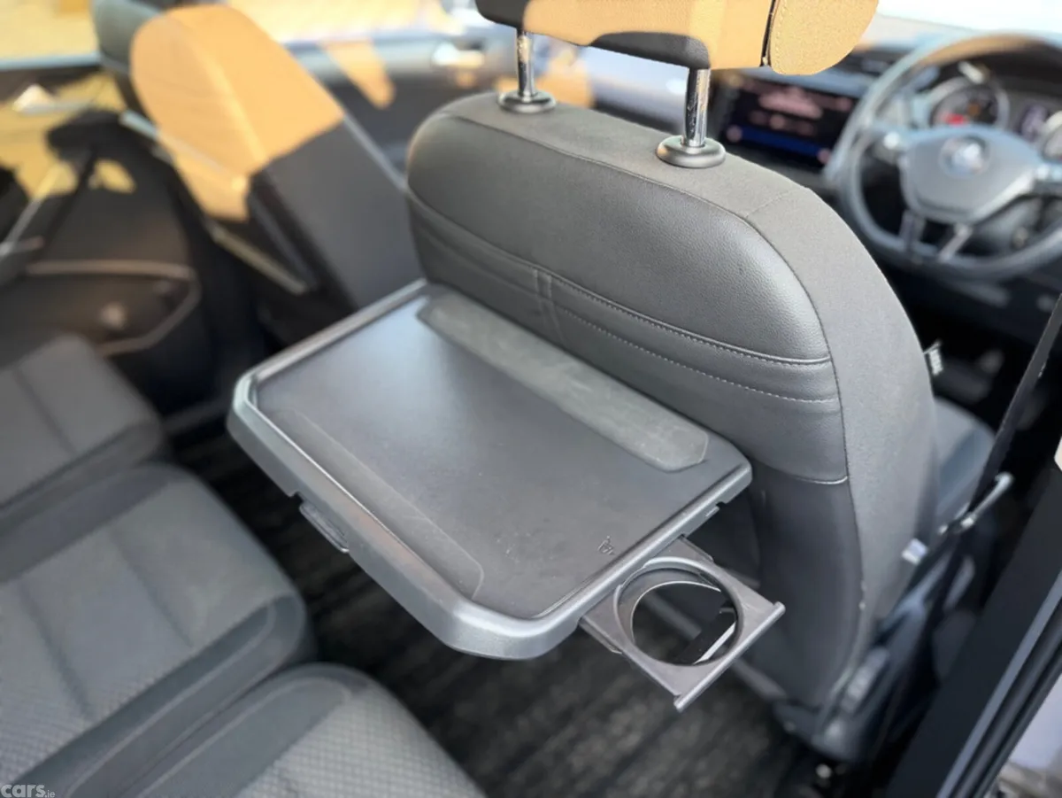 Volkswagen Touran MPV, Diesel, 2019, Beige