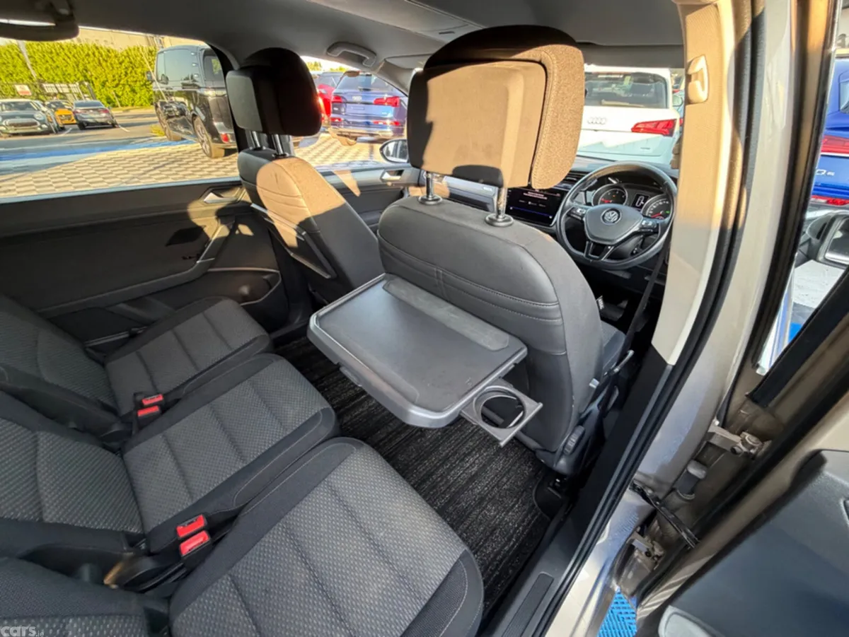Volkswagen Touran MPV, Diesel, 2019, Beige