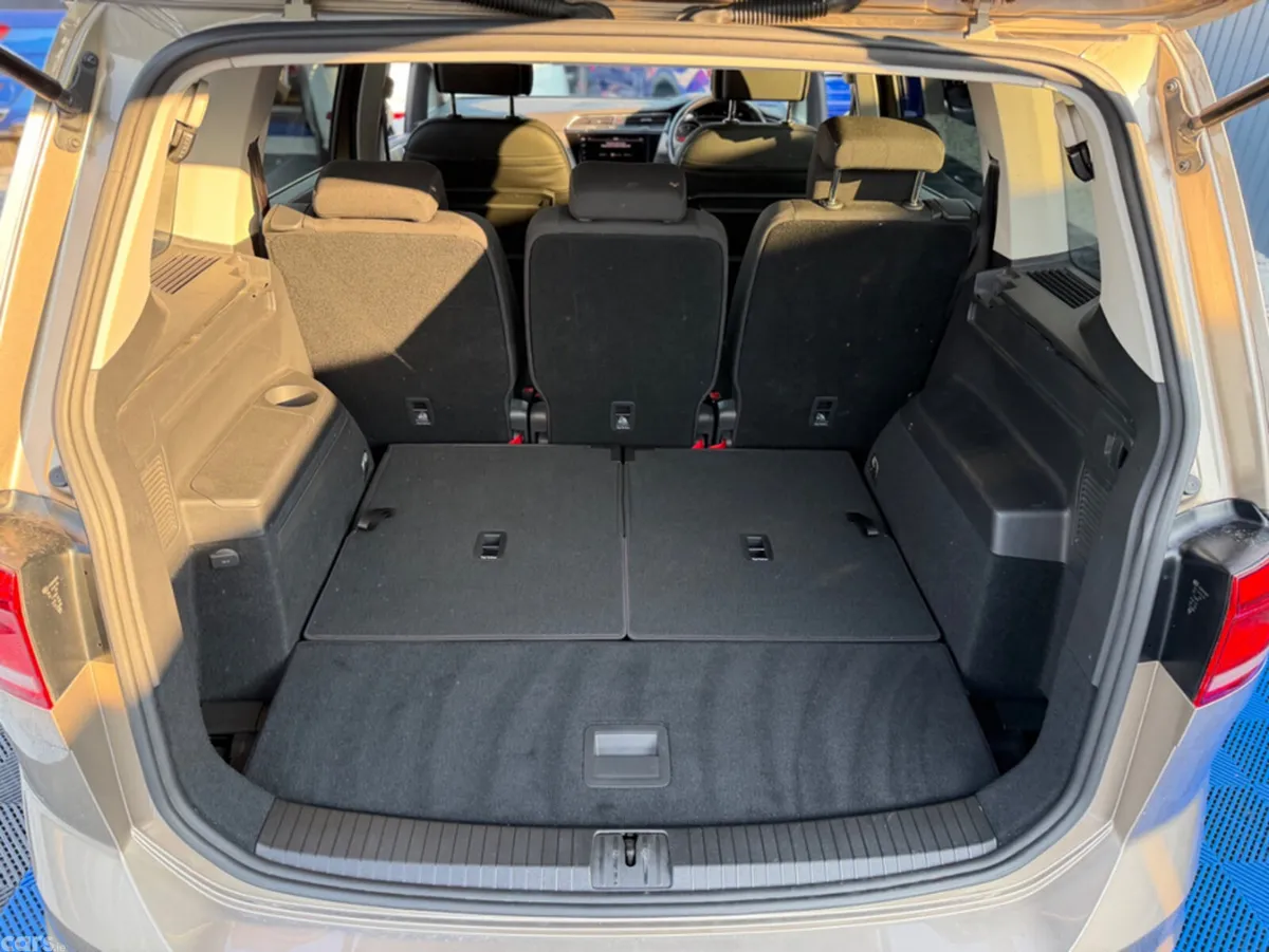 Volkswagen Touran MPV, Diesel, 2019, Beige