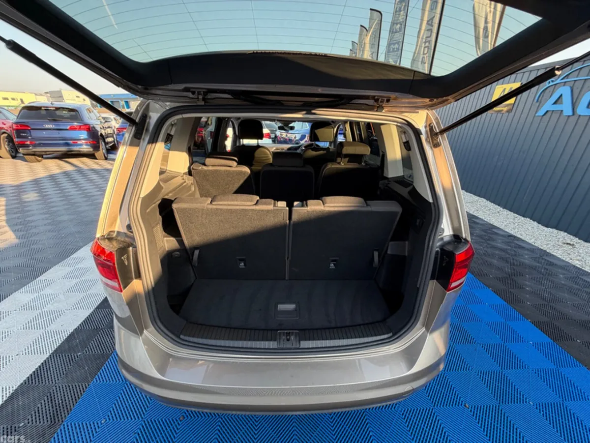 Volkswagen Touran MPV, Diesel, 2019, Beige
