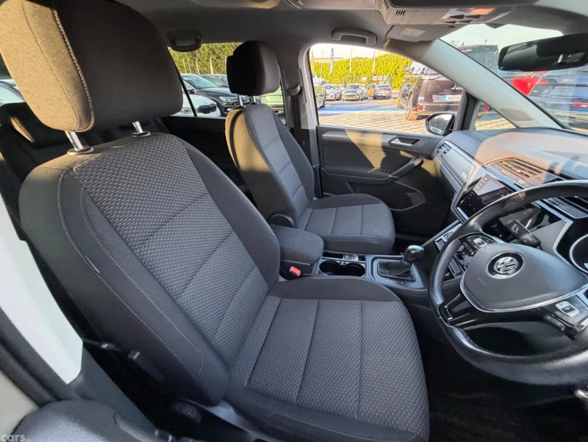 Volkswagen Touran MPV, Diesel, 2019, Beige