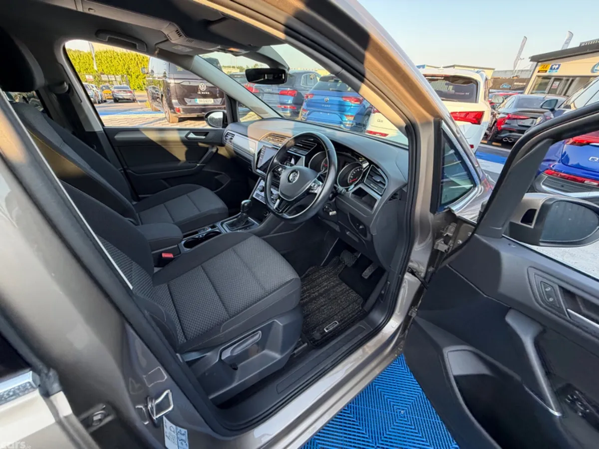 Volkswagen Touran MPV, Diesel, 2019, Beige